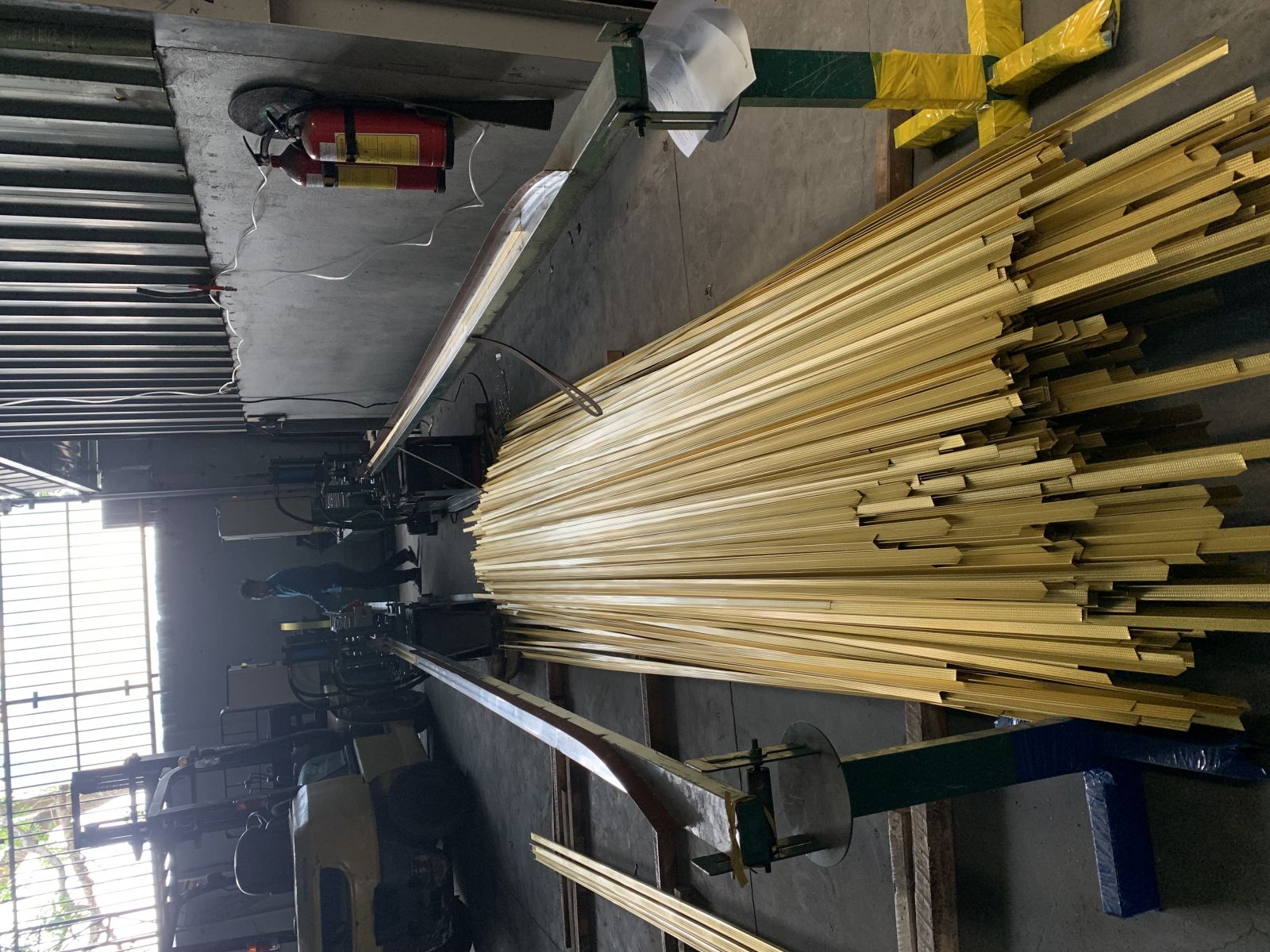 Sản xuất khung xương thạch cao tại Việt Long